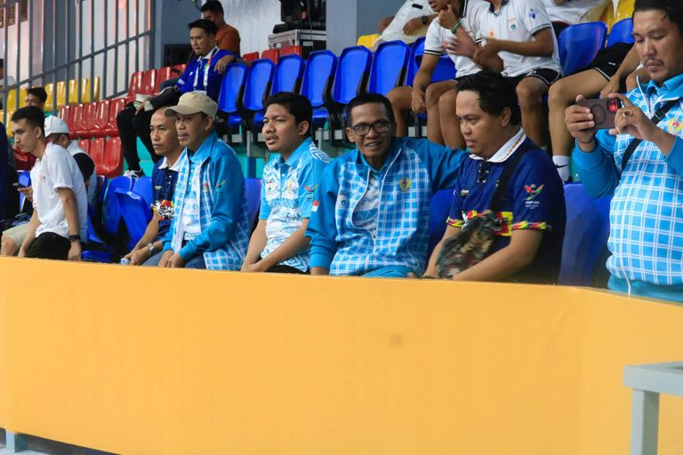 Pengurus KONI Sulbar Saksikan Laga Tim Futsal Sulbar Vs Tim DKI