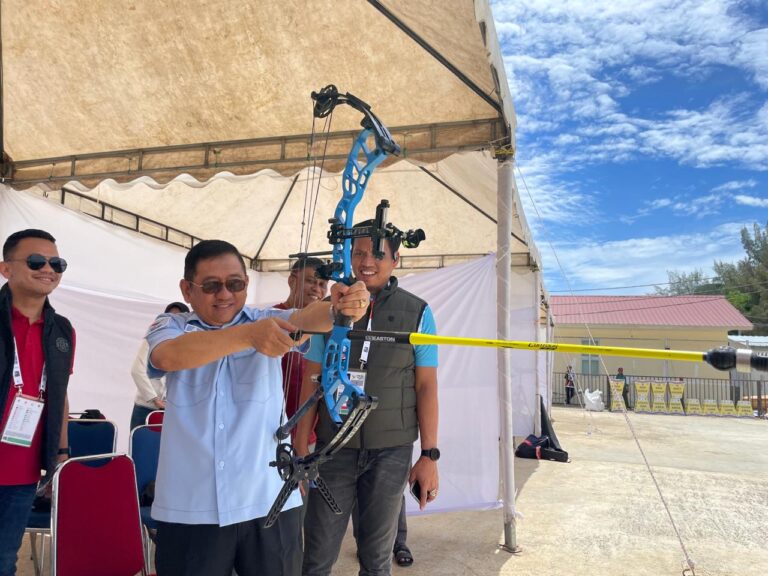 PON XXI Aceh-Sumut 2024, Ketum KONI Kunjungi Kontingen Sulbar: Berikan yang Terbaik untuk Sulbar